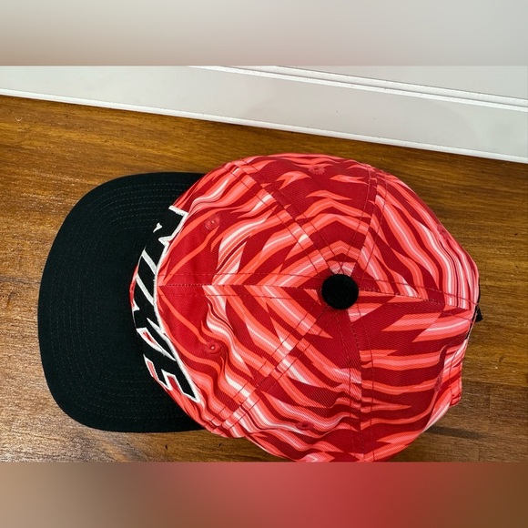 Nike men’s black, red, white adjustable flat billed cap. One size. - Picture 3 of 5